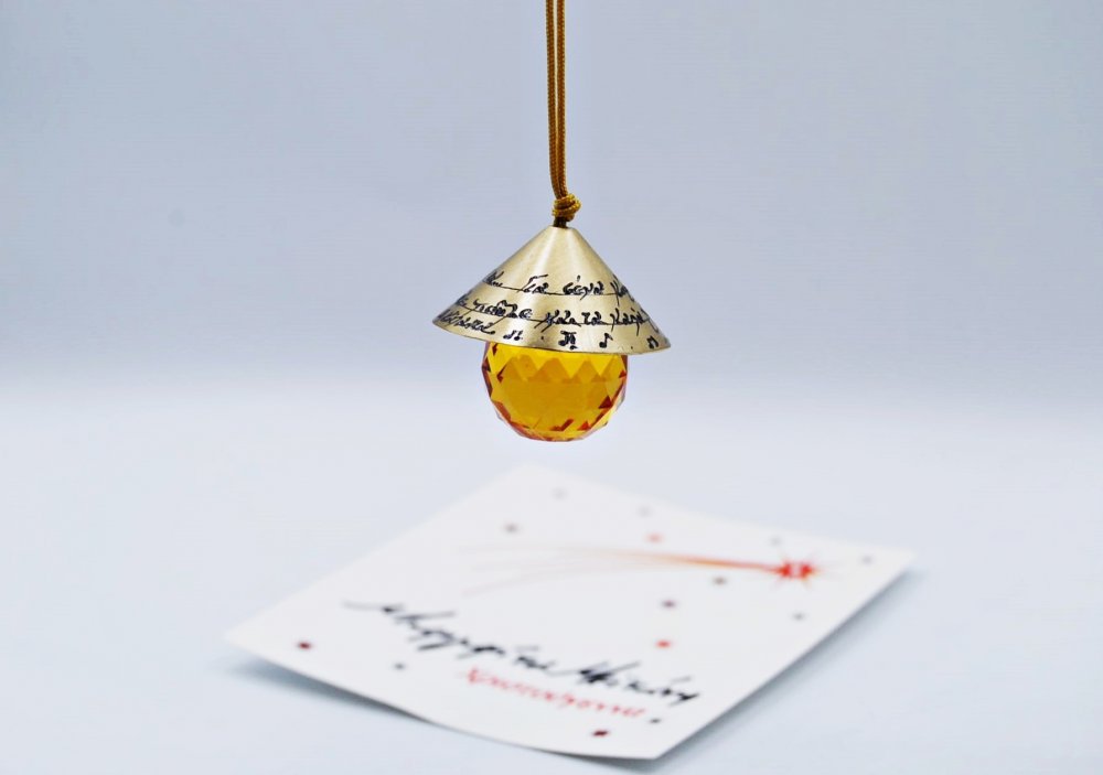 ORNAMENT <span>Cone ornament with golden swarovski crystal</span>