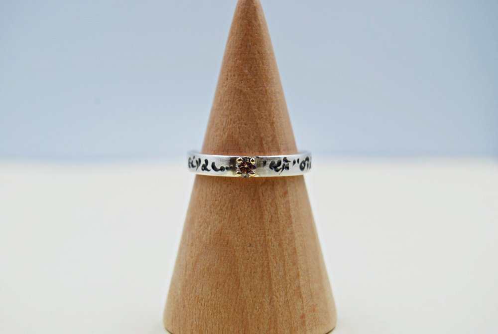 ΔΑΧΤΥΛΙΔΙ <span>με BROWN DIAMOND</span>