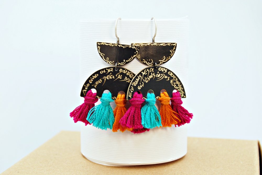 EARRING <span>Oxidized bronze with polychrome tassels </span>