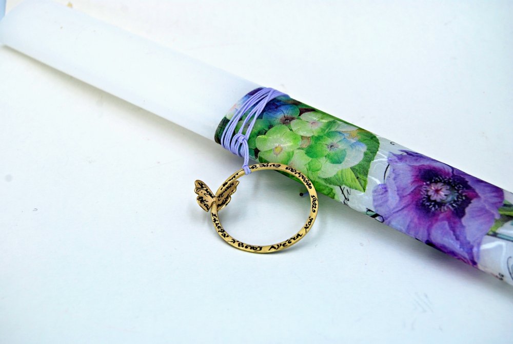 ΚΡΕΜΑΣΤΟ <span>σε λαμπάδα οβάλ άσπρη με ανεμώνες </span>