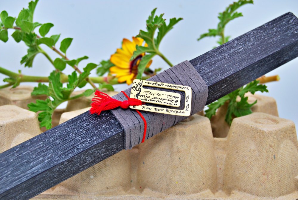 ΣΕΛΙΔΟΔΕΙΚΤΗΣ <span>σε μαύρη τετράγωνη λαμπάδα</span>