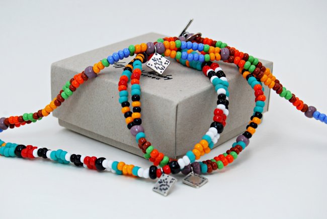 ΒΡΑΧΙΟΛΙ ΠΟΔΙΟΥ <span>ασημένιο με πολύχρωμες γυάλινες χάντρες </span>