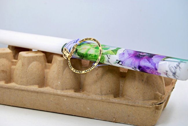 ΚΡΕΜΑΣΤΟ <span>σε λαμπάδα οβάλ άσπρη με ανεμώνες </span>